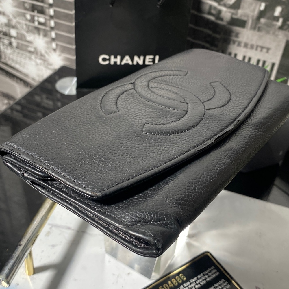 Authentic CHANEL Timeless CC Logo Caviar Leather Purse Wallet - Picture 16 of 17